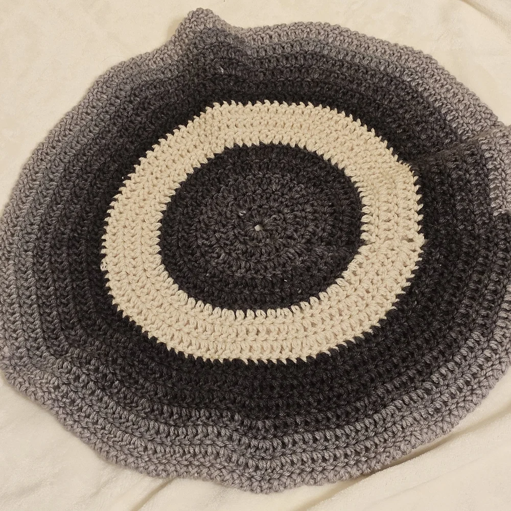 Handmade Crochet Round Pet Bed Or Kennel Rug in Gray and Cream